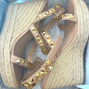 Steve Madden Sessions Tan Wedges Size 9